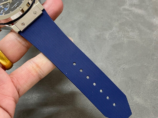 Hublot 45mm with Blue Dial and Blue Rubber Strap - Image 7