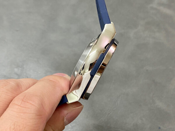 Hublot 45mm with Blue Dial and Blue Rubber Strap - Image 3